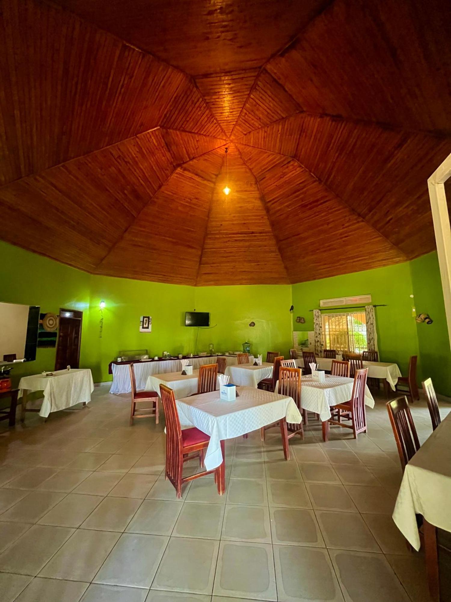 Lavic Country Resort Adjumani 外观 照片