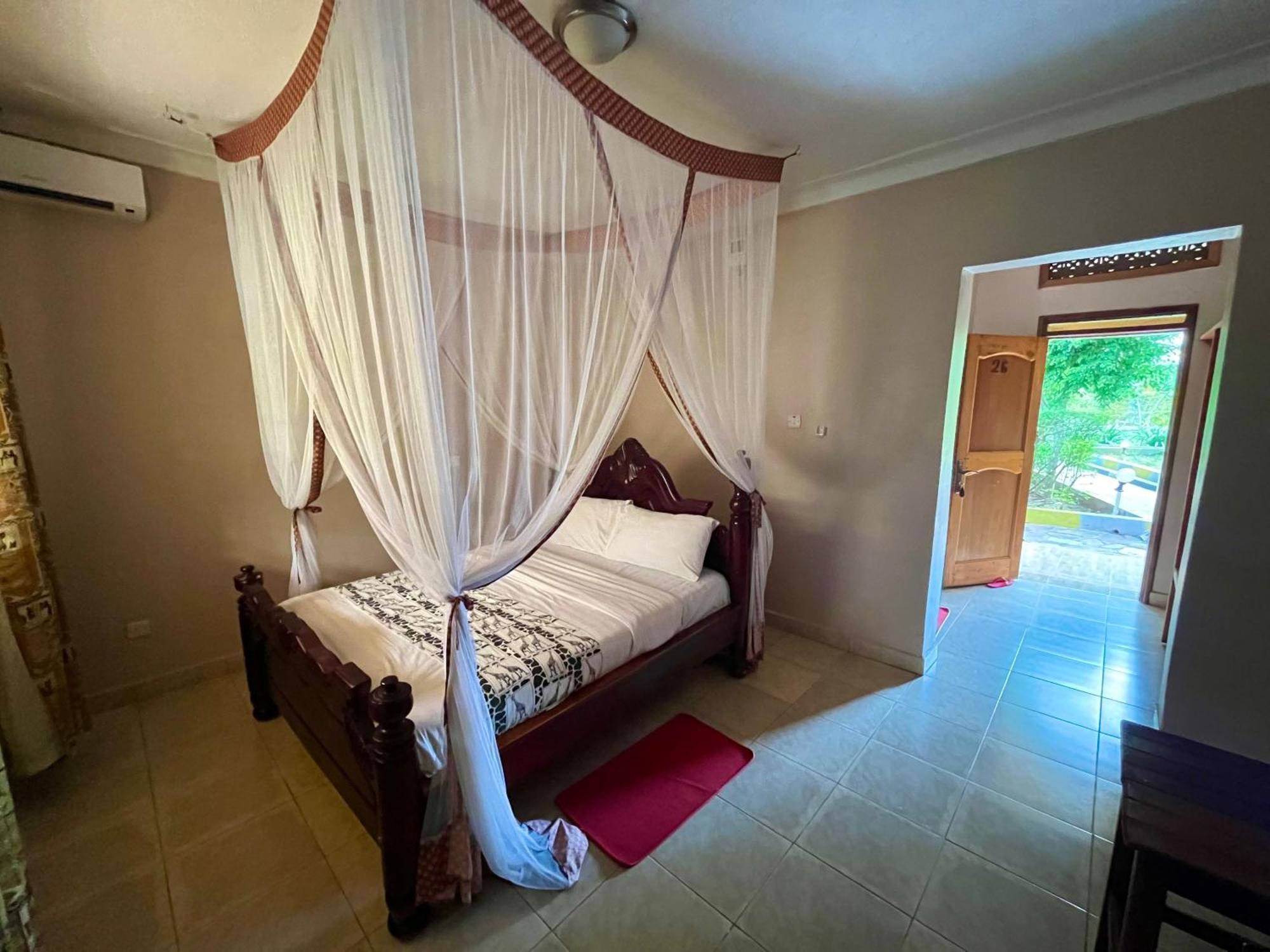 Lavic Country Resort Adjumani 外观 照片