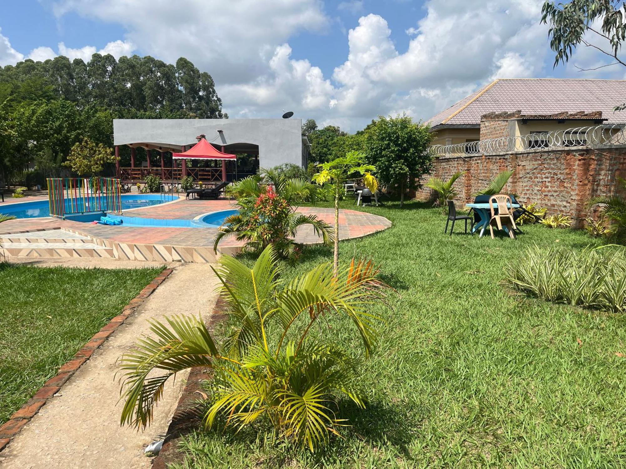 Lavic Country Resort Adjumani 外观 照片