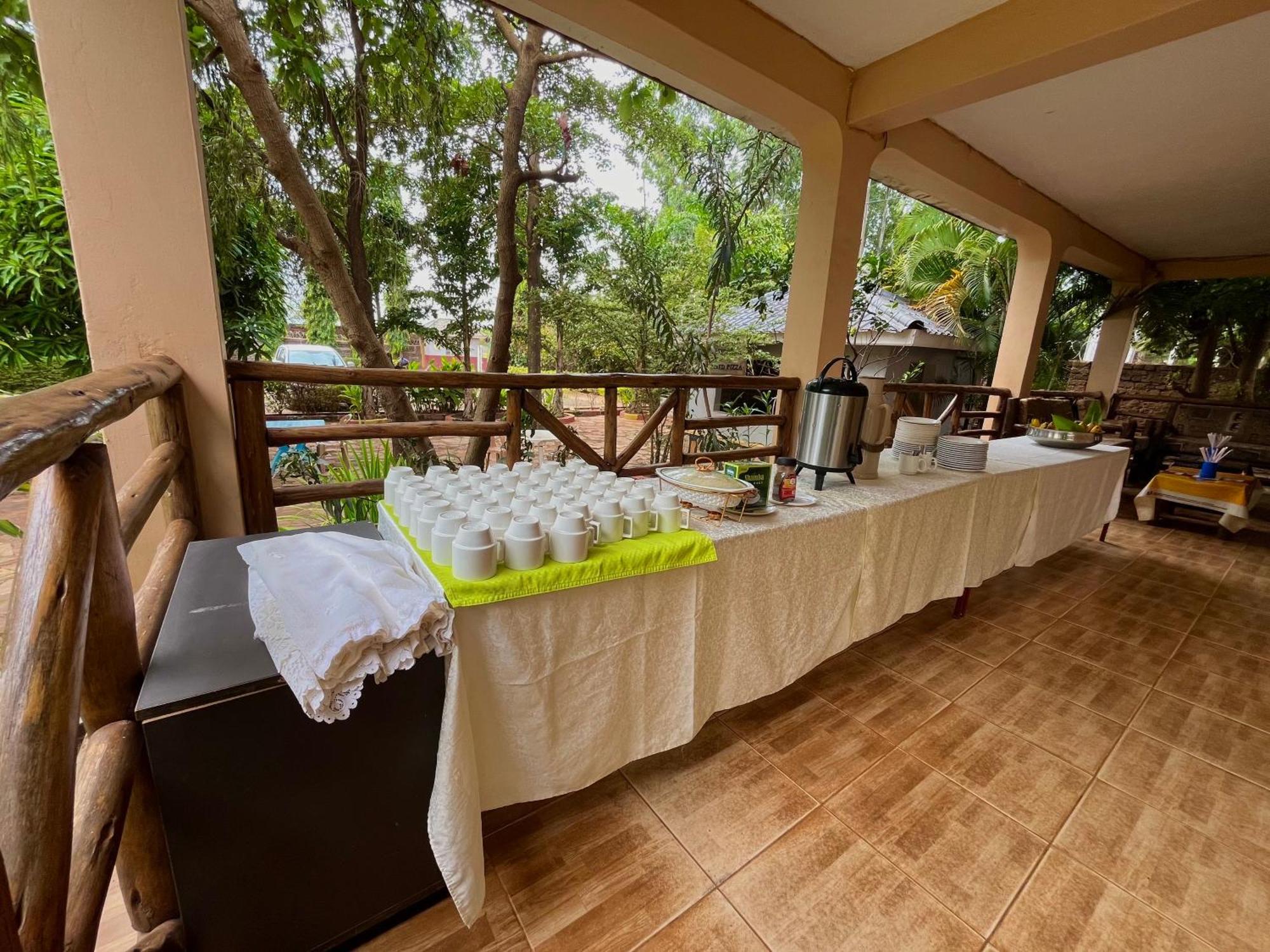 Lavic Country Resort Adjumani 外观 照片